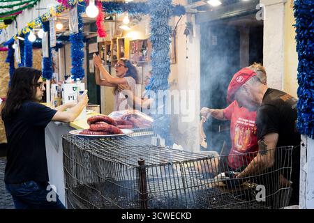 Lisbona, Portogallo - 21 giugno 2025: Santos Populares ad Alfama Foto Stock