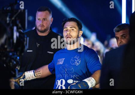Utilita Arena, Sheffield, Regno Unito. 11 ottobre 2025. Matchroom Boxing, Dave Allen contro Arslanbek Makhmudov; David Allen sale sul palco Credit: Action Plus Sports/Alamy Live News Foto Stock