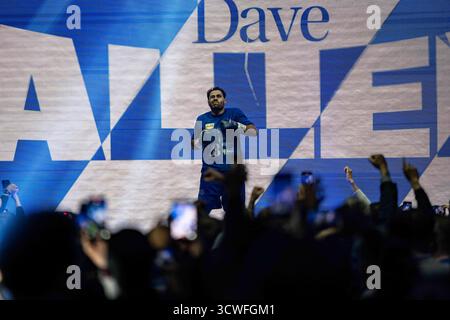 Utilita Arena, Sheffield, Regno Unito. 11 ottobre 2025. Matchroom Boxing, Dave Allen contro Arslanbek Makhmudov; David Allen sale sul palco Credit: Action Plus Sports/Alamy Live News Foto Stock
