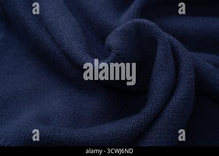 Maglia blu navy in lana merino come sfondo. Vista dall'alto. Foto Stock