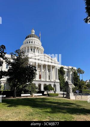 L'edificio del Campidoglio della California sorge in un parco a Sacramento ed è la sede del governo e della politica dello stato Foto Stock