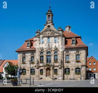 Storico municipio nella città vecchia di Ellingen Foto Stock