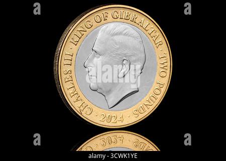 2024 moneta da 2 sterline di Gibilterra con un ritratto di re Carlo III di Raphael Maklouf sul dritto e stemma di Gibilterra sul retro Foto Stock