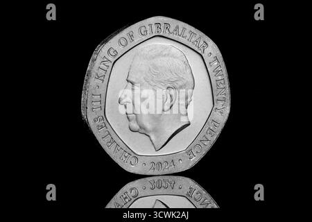 2024 moneta da 20 penny di Gibilterra con ritratto di re Carlo III sul dritto di Raffaello Maklouf Foto Stock