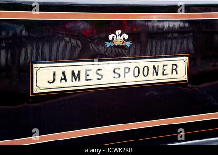 Locomotiva a vapore dal nome "James Spooner" con cresta di piume Prince of Wales su un motore verde scuro Foto Stock