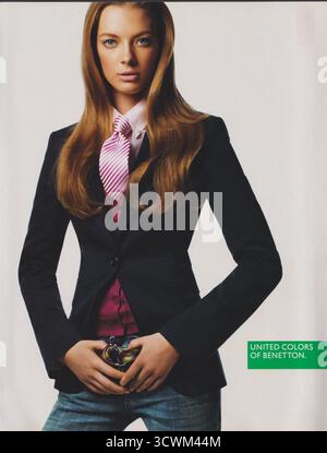 poster advertising United Colors of Benetton fashion house in paper magazine from 2006 year, advertisement, creative Benetton Group 2000s advert Foto Stock