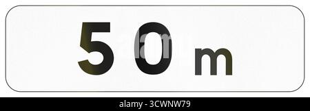 Pannello segnaletica stradale aggiuntivo utilizzato in Francia - 50 metri. Foto Stock