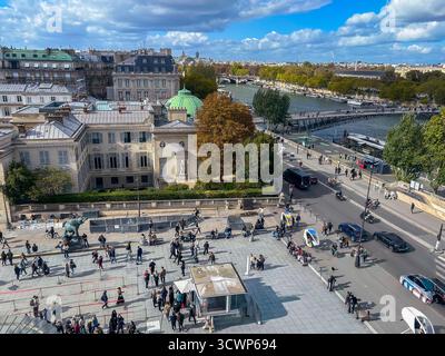 Parigi, Francia, High Angle, gente affollata, turisti, vista dalla finestra, dall'esterno, dal Museo d'arte francese, sulla Senna, dal Musée de la Legion d's Foto Stock