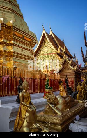 Statue di Buddha a Wat Phra That Doi Suthep vicino a Chiang mai, Thailandia Foto Stock