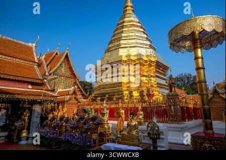 Splendida vista di Wat Phra That Doi Suthep vicino a Chiang mai, Thailandia Foto Stock