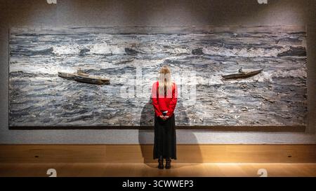 Londra, Regno Unito. 13 ottobre 2025. 'Urim and Tumim' di Anselm Kiefer (stimate £ 450.000 - £ 650.000) in anteprima della vendita Bonhams 20th & 21st Century Art. I lotti saranno messi all’asta presso le gallerie di Bonhams New Bond Street il 16 e 17 ottobre. Crediti: Stephen Chung / Alamy Live News Foto Stock