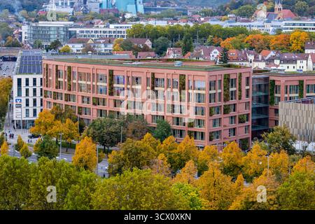 Neue Nutzung des Gelände des ehemaligen Güterbahnhofs in Bad Cannstatt. Auf 25 Hektar entstehen rund 850 Wohnungen, Gewerbeflächen, Parks, Plätze und Straßen. // 12.10.2025. Stoccarda, Baden-Württemberg, Deutschland *** nuovo utilizzo per il sito dell'ex stazione merci di Bad Cannstatt circa 850 appartamenti, spazi commerciali, parchi, piazze e strade sono in costruzione su 25 ettari 12 10 2025 Stoccarda, Baden Württemberg, Germania Foto Stock