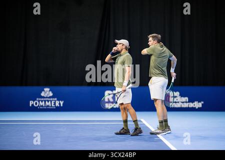 Bruxelles, Belgio. 13 ottobre 2025. Il francese Gregoire Jacq e il francese Nicolas Mahut nella foto in azione durante il torneo europeo Open ATP di tennis a Bruxelles, lunedì 13 ottobre 2025. L'edizione di quest'anno del torneo si svolgerà dal 12 al 19 ottobre 2025. BELGA PHOTO JASPER JACOBS credito: Belga News Agency/Alamy Live News Foto Stock