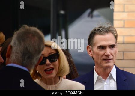 Hollywood, California, Stati Uniti. 13 ottobre 2025. Naomi Watts posa con suo marito Billy Crudup alla sua Hollywood Walk of Fame Star cerimonia il 13 ottobre 2025 a Hollywood, Los Angeles, California. Crediti: Sharon Graphics/Alamy Live News Foto Stock