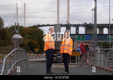 EMBARGO AL 0001 MERCOLEDÌ 15 OTTOBRE Cancelliere dello Scacchiere Rachel Reeves durante una visita al Dartford Crossing, nel Kent, dove ha discusso i piani per il nuovo Lower Thames Crossing con il direttore esecutivo del progetto, Matt Palmer, in vista di un nuovo annuncio sulla pianificazione della riforma. Data foto: Lunedì 13 ottobre 2025. Foto Stock