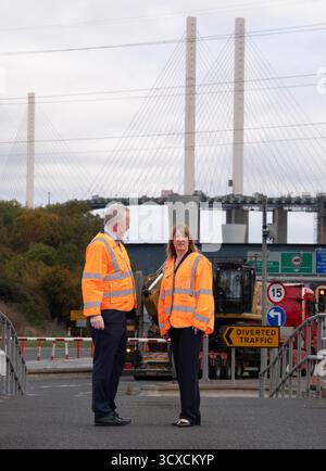 EMBARGO AL 0001 MERCOLEDÌ 15 OTTOBRE Cancelliere dello Scacchiere Rachel Reeves durante una visita al Dartford Crossing, nel Kent, dove ha discusso i piani per il nuovo Lower Thames Crossing con il direttore esecutivo del progetto, Matt Palmer, in vista di un nuovo annuncio sulla pianificazione della riforma. Data foto: Lunedì 13 ottobre 2025. Foto Stock