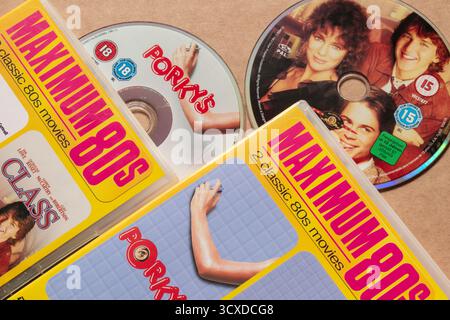 Set DVD da 80s massimo, inclusi "Porky's" con film "Class" e "Mannequin", isolati su sfondo bianco chiaro Foto Stock