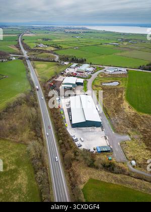 Veduta aerea dell'Annan Business Park, una zona industriale e commerciale alla periferia di Annan a Dumfries e Galloway, Scozia, che mostra un'atmosfera di capricciosa Foto Stock