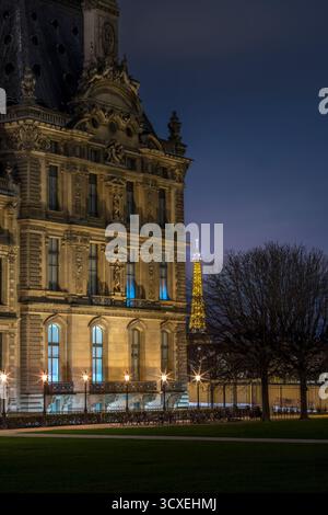 Parigi, Francia - 19 ottobre 2020: Vista di Parigi dall'ora blu dal giardino delle tuileries Foto Stock