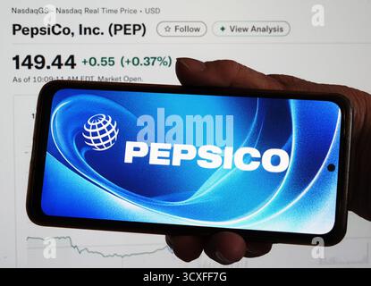 In questa immagine, il logo PepsiCo Inc. Viene visualizzato sullo schermo di uno smartphone. Foto Stock