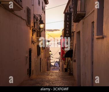 Altea, Spagna - 12 settembre 2025; città vecchia sulla costa mediterranea della Costa Blanca. Foto Stock