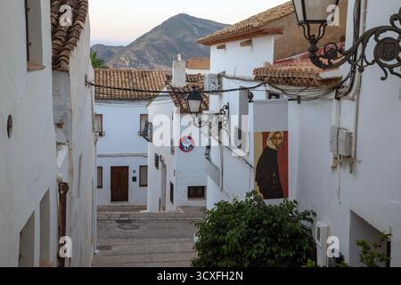 Altea, Spagna - 12 settembre 2025; città vecchia sulla costa mediterranea della Costa Blanca. Foto Stock