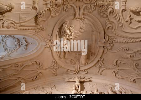 Stucco del XVII secolo di Jan Hansche sul soffitto della biblioteca dell'Abbazia di Park, abbazia premonstratense a Heverlee vicino Lovanio nel Brabante fiammingo, Belgio Foto Stock