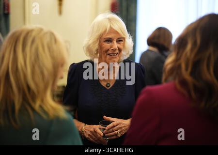 Regina Camilla durante un ricevimento per celebrare il centenario di BookTrust, a Clarence House, Londra. Data foto: Martedì 14 ottobre 2025. Foto Stock