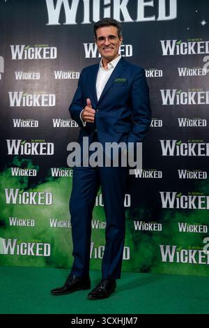 Wicked Premiere, Madrid, Spagna - 08 ottobre 2025 Luis Rodera partecipa alla prima di Wicked al Nuevo Teatro Alcala l'8 ottobre 2025 a Madrid, Spagna crediti: Miguel Escavias/Alfa Images/Alamy Live News crediti: Miguel Escavias/Alfa Images/Alamy Live News crediti: Miguel Escavias/Alfa Images Madrid Nuevo Teatro Alcala Madrid Spagna Copyright: X x2025xMiguelxEscavias/AlfaxImagesx Foto Stock
