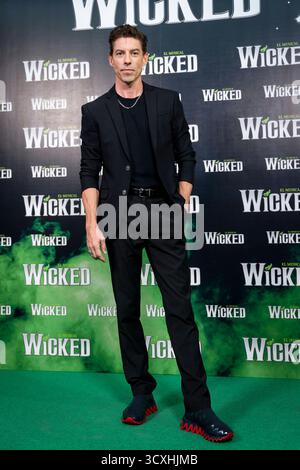 Wicked Premiere, Madrid, Spagna - 08 ottobre 2025 Adrian lastra partecipa alla prima di Wicked al Nuevo Teatro Alcala l'8 ottobre 2025 a Madrid, Spagna crediti: Miguel Escavias/Alfa Images/Alamy Live News crediti: Miguel Escavias/Alfa Images/Alamy Live News crediti: Miguel Escavias/Alfa Images Madrid Nuevo Teatro Alcala Madrid Spagna Copyright: X x2025xMiguelxEscavias/AlfaxImagesx Foto Stock