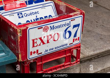 Piatti antichi in vendita in un negozio vintage, Old Quebec, Canada. Foto Stock