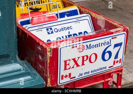 Piatti antichi in vendita in un negozio vintage, Old Quebec, Canada. Foto Stock