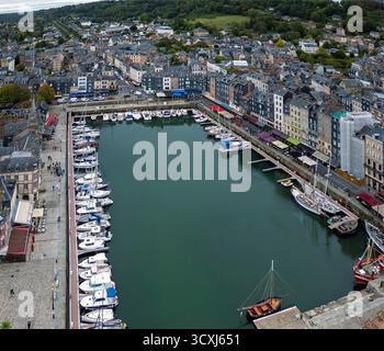 Vista aerea del porto di Honfleur, dipartimento di Calvados, Normandia, Francia Foto Stock