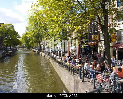 Amsterdam, Biergarten an einer Gracht // Amsterdam, Beer Garden lungo a Gracht *** Amsterdam, Beer Garden lungo a Gracht Amsterdam, Beer Garden lungo a Gracht Amsterdam, Beer Garden Foto Stock