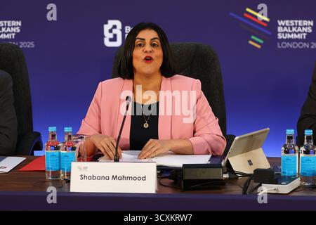 La segretaria di casa Shabana Mahmood inizia l'incontro mentre ospita le controparti dei Balcani occidentali durante il vertice dei Balcani occidentali a Lancaster House a Londra. Data foto: Mercoledì 15 ottobre 2025. Foto Stock