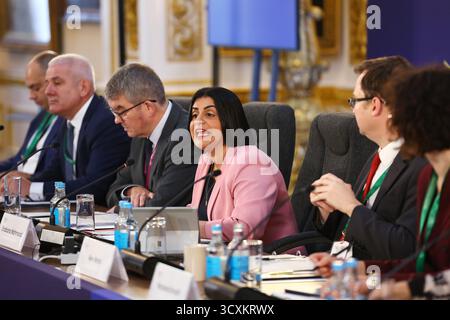 La segretaria di casa Shabana Mahmood inizia l'incontro mentre ospita le controparti dei Balcani occidentali durante il vertice dei Balcani occidentali a Lancaster House a Londra. Data foto: Mercoledì 15 ottobre 2025. Foto Stock