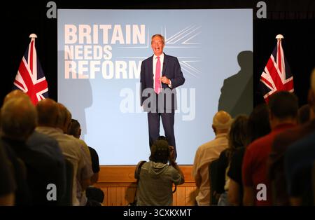 La foto del 27 giugno 2024 mostra il leader riformato del Regno Unito Nigel Farage a Boston nel Lincolnshire. Foto Stock