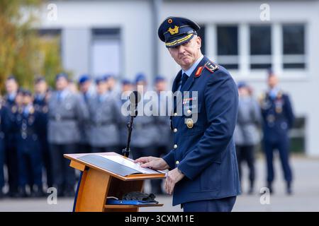 Indienststellungsappell der neuen Offizierschule der Luftwaffe, Roth, 15.10.2025 Generalleutnant Holger Neumann, Inspekteur Luftwaffe bei Seiner Ansprache Roth otto-Lilienthal-Kaserne Bayern Deutschland *** commissionando la nuova Air Force Officer School, Roth, 15 10 2025 Tenente generale Holger NeOtumann, ispettore dell'Aeronautica militare tedesco durante il suo discorso 20251015 Foto Stock
