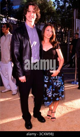 Jay Roach e la moglie Susanna Hoffs alla prima americana di Austin Powers 3 : Goldmember agli Universal Studios. Hollywood, 22 luglio 2002 Foto Stock