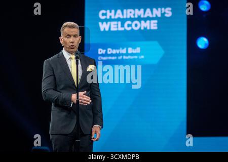 The NEC, Birmingham, Regno Unito – 5 settembre 2025 David Bull, presidente di Reform UK, pronuncia l'discorso di apertura ai delegati alla Reform UK Conference 2025. Foto Stock
