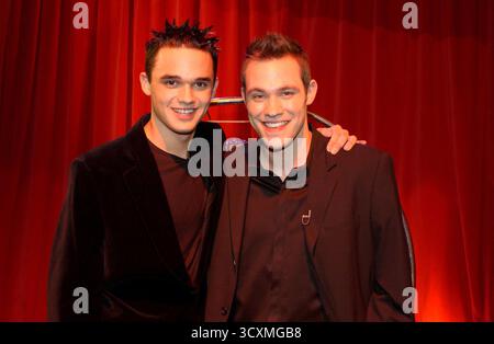 Gareth Gates e Will Young, finalisti di Pop Idol, appaiono al so Graham Norton Show, 6/2/02 Foto Stock
