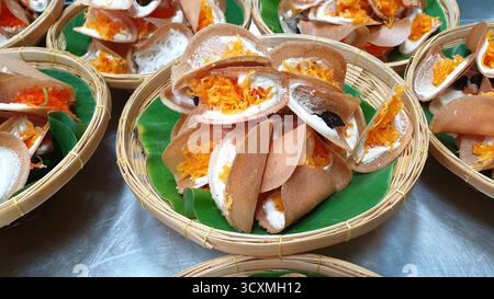 Dessert di pancake croccanti thailandesi Foto Stock