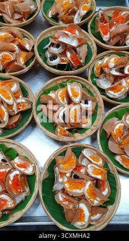 Crepe thailandesi in cesti tessuti Foto Stock
