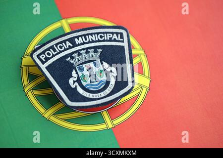 KIEV, UCRAINA - 6 SETTEMBRE 2025 Portogallo polizia municipale patch sulla bandiera nazionale primo piano Foto Stock