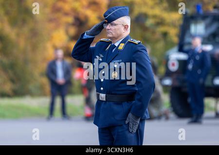 Indienststellungsappell der neuen Offizierschule der Luftwaffe, Roth, 15.10.2025 Oberst der Reserve Dieter Rubenbauer. Roth otto-Lilienthal-Kaserne Bayern Deutschland *** messa in servizio della nuova Scuola ufficiale dell'Aeronautica militare, Roth, 15 10 2025 Colonnello della riserva Dieter Rubenbauer Roth otto Lilienthal Barracks Baviera Germania 20251015-286A9948-M4000 Foto Stock