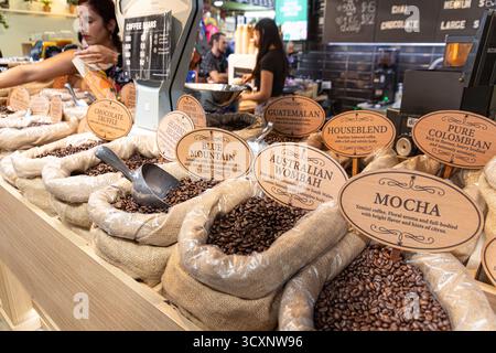 Sabato mattina in una caffetteria a Fremantle Markets (costruito nel 1897) a Fremantle 6160 (Walyalup) vicino a Perth, Australia Occidentale, WA, Australia Foto Stock