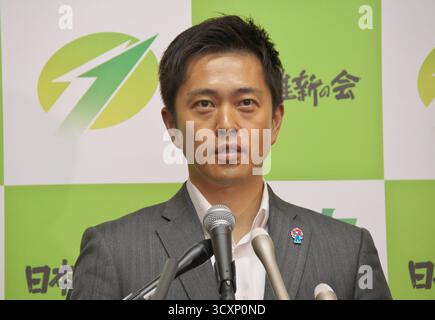 Tokyo, Giappone. 16 ottobre 2025. Hirofumi Yoshimura, governatore e leader del Partito dell'innovazione giapponese, parla durante la conferenza stampa dopo l'incontro con il presidente del Partito Liberale Democratico (LDP) Sanae Takaichi alla dieta Nazionale di Tokyo, Giappone, mercoledì 15 ottobre 2025. Foto di Keizo Mori/UPI credito: UPI/Alamy Live News Foto Stock