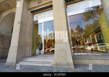 Baku, Azerbaigian. 9 ottobre 2025. Vista esterna del negozio di lusso Gucci nel centro della città Foto Stock