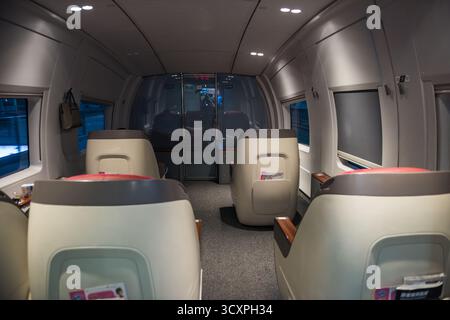 Leshan, Cina - 29 settembre 2018: Interno del treno ad alta velocità che collega Leshan e Chengdu. Foto Stock
