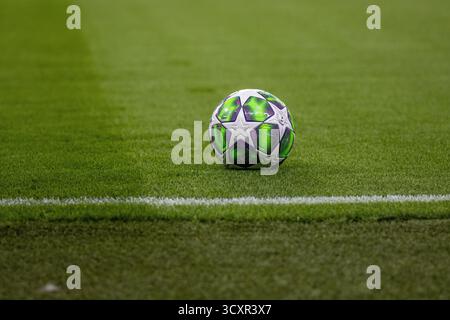 Londra, Regno Unito. 15 ottobre 2025. Partita UEFA prima della partita tra Chelsea e Paris FC nella UEFA Women's Champions League allo Stamford Bridge, Londra, Inghilterra, mercoledì 15 ottobre 2025. Credito: SPP Sport Press Photo. /Alamy Live News Foto Stock